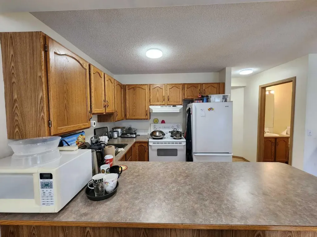 9 Country Hills Rise NW Calgary AB T3K 4S7