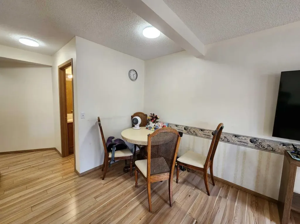 9 Country Hills Rise NW Calgary AB T3K 4S7