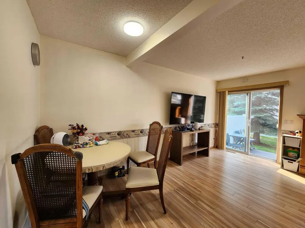 9 Country Hills Rise NW Calgary AB T3K 4S7