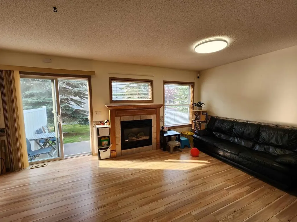 9 Country Hills Rise NW Calgary AB T3K 4S7
