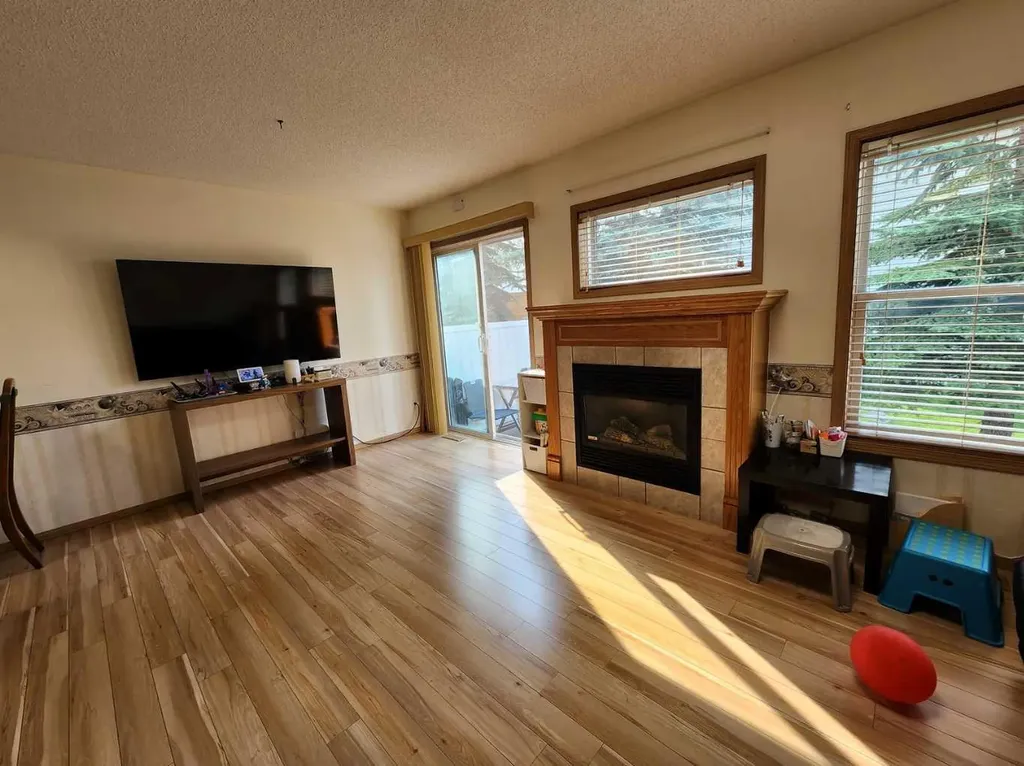 9 Country Hills Rise NW Calgary AB T3K 4S7