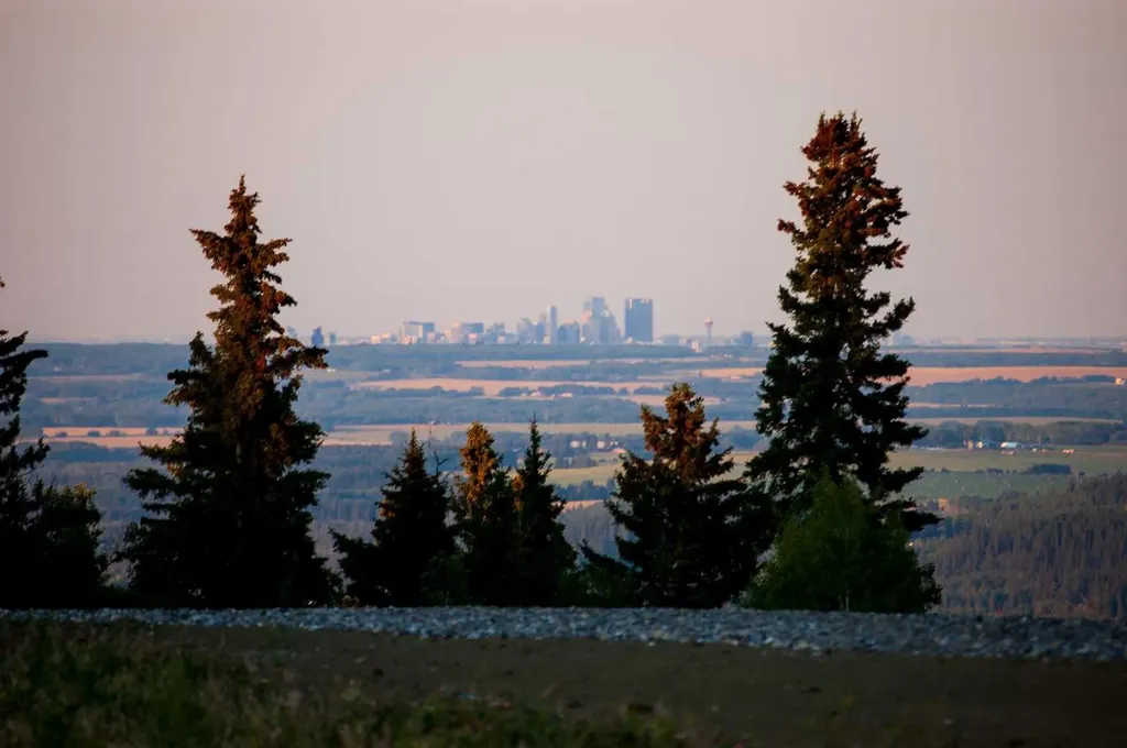 256142 Whiskey Springs Hill W Rural Foothills County AB T0L 1W4