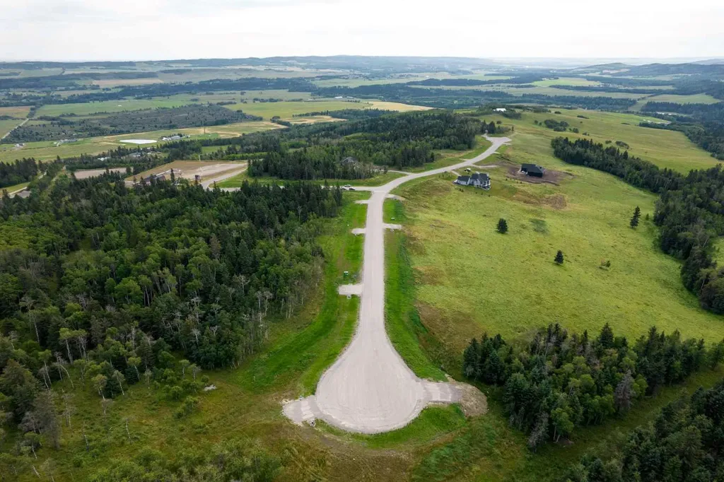 256142 Whiskey Springs Hill W Rural Foothills County AB T0L 1W4