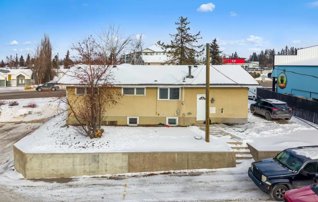 5505, 5509, 5513, 5517 46 Street Olds AB T4H 1H5