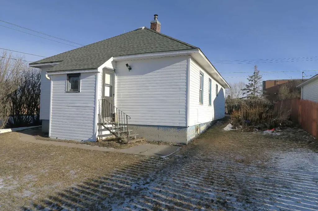 407 4 Avenue Gleichen AB T2K 0K4