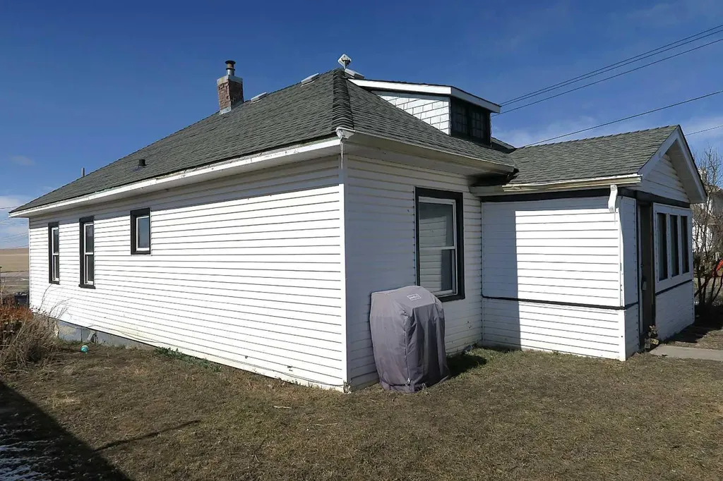 407 4 Avenue Gleichen AB T2K 0K4