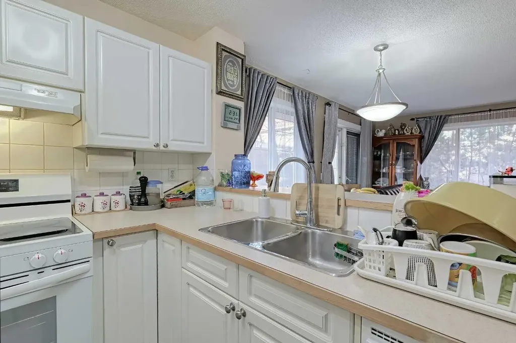 501 Coral Cove NE Calgary AB T3J 3Y9