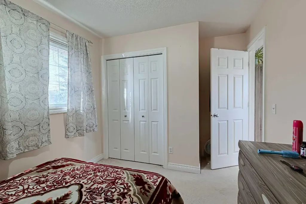 501 Coral Cove NE Calgary AB T3J 3Y9