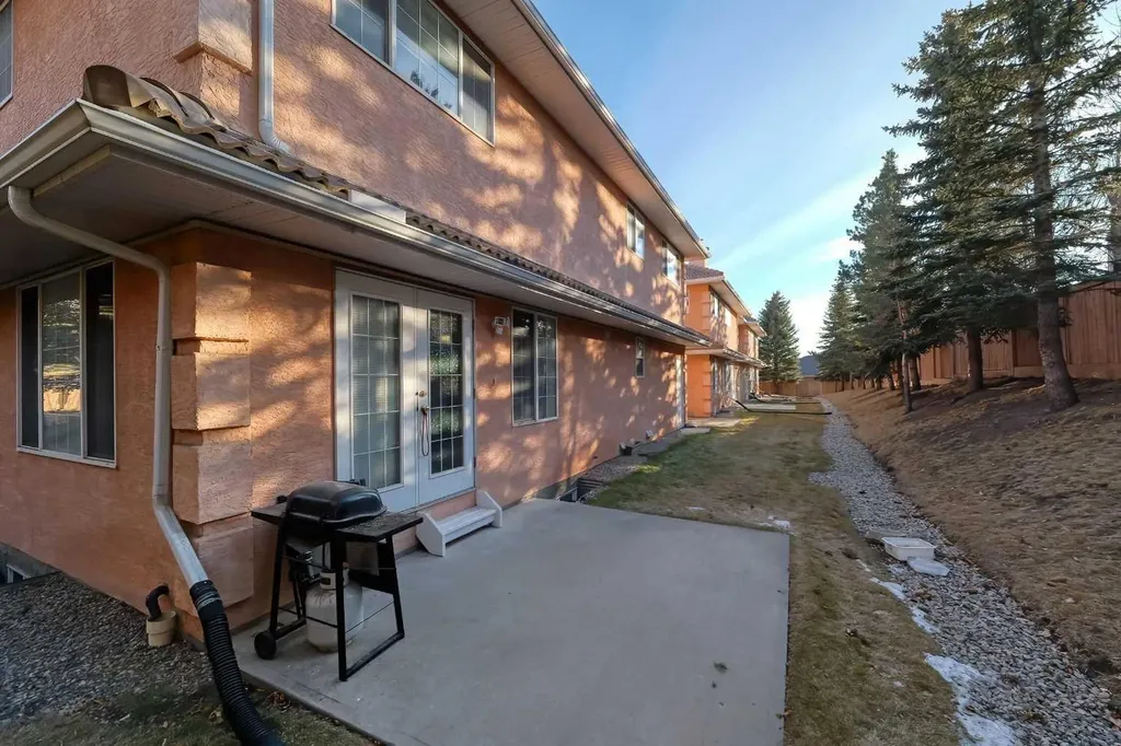 501 Coral Cove NE Calgary AB T3J 3Y9
