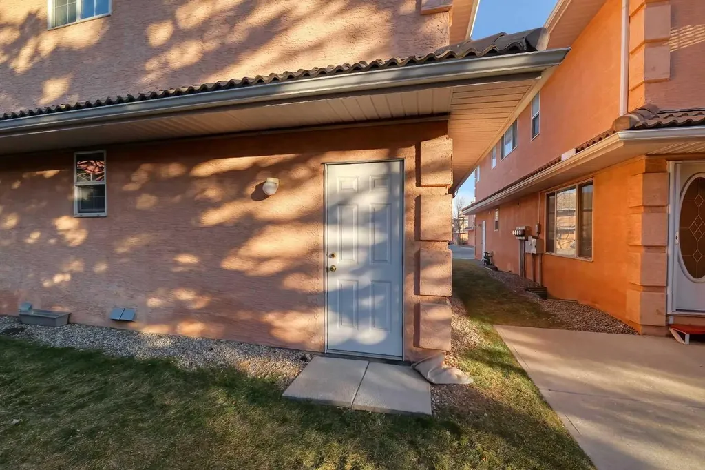 501 Coral Cove NE Calgary AB T3J 3Y9