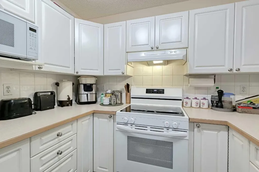 501 Coral Cove NE Calgary AB T3J 3Y9