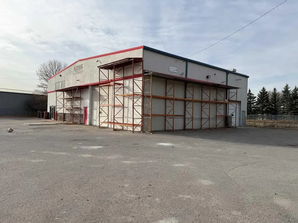 3296 44 Avenue SE Calgary AB T2B 3J9