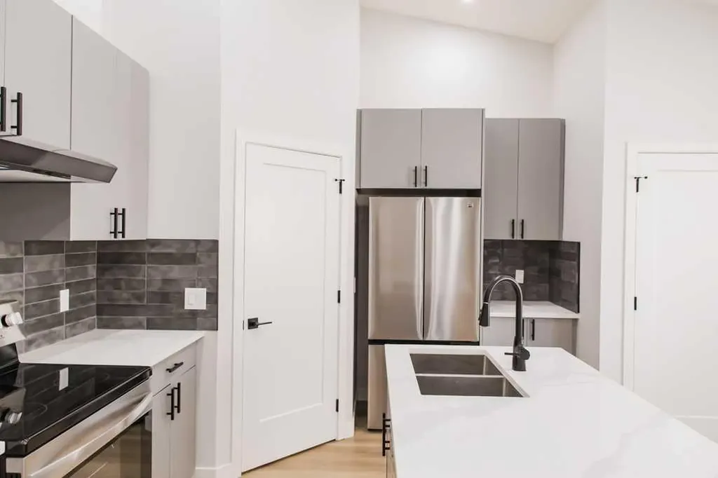9403 100 Avenue Grande Prairie AB T8V 0S8