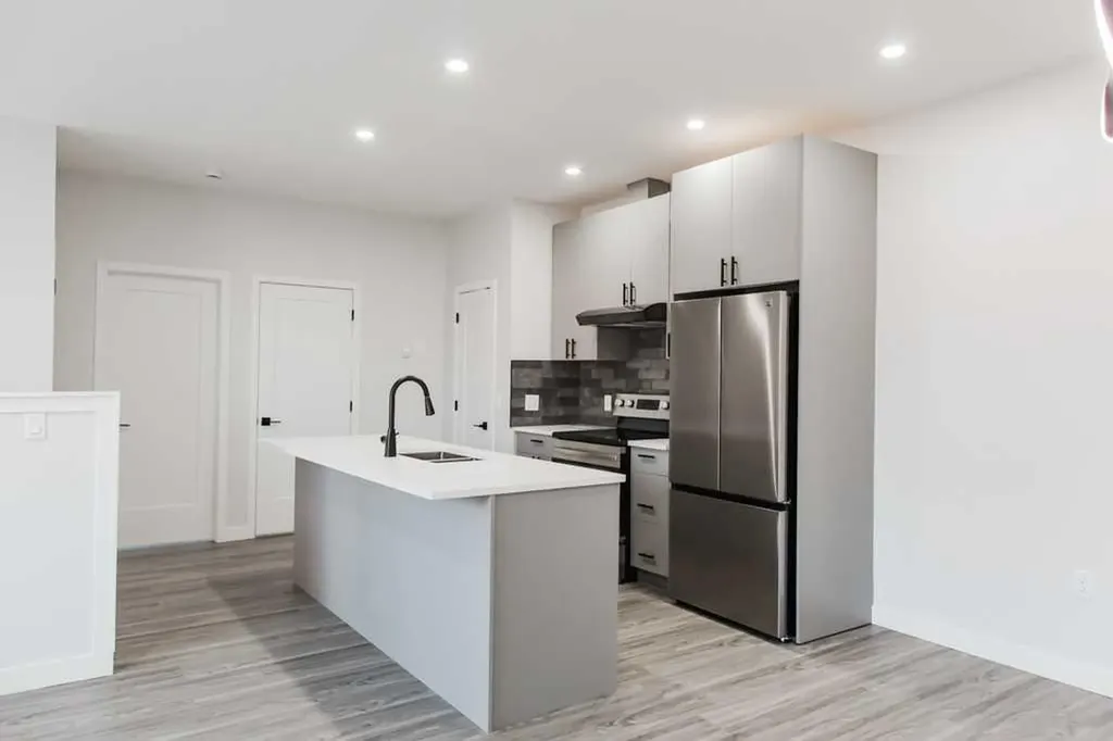 9403 100 Avenue Grande Prairie AB T8V 0S8