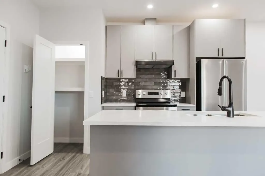 9403 100 Avenue Grande Prairie AB T8V 0S8