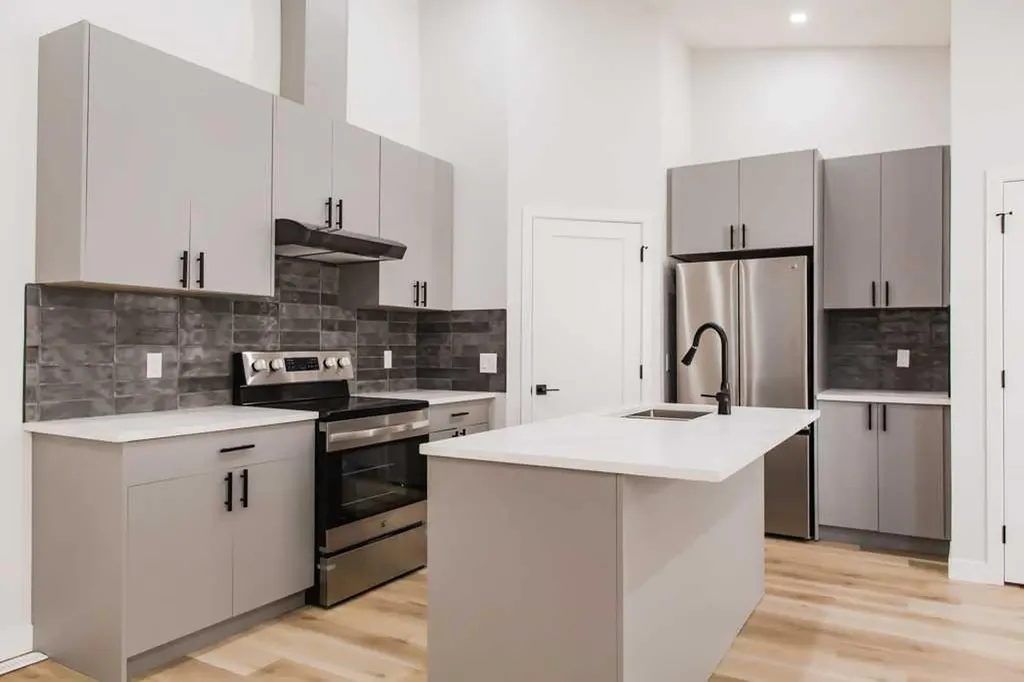 9403 100 Avenue Grande Prairie AB T8V 0S8