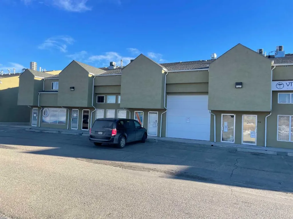 3208 8 Avenue NE Calgary AB T2V 7V8