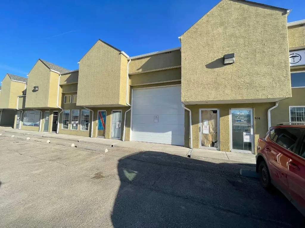 3208 8 Avenue NE Calgary AB T2V 7V8