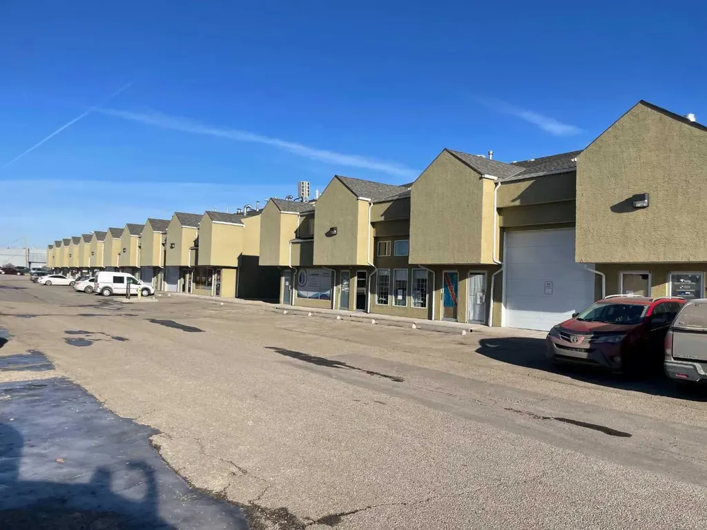 3208 8 Avenue NE Calgary AB T2V 7V8