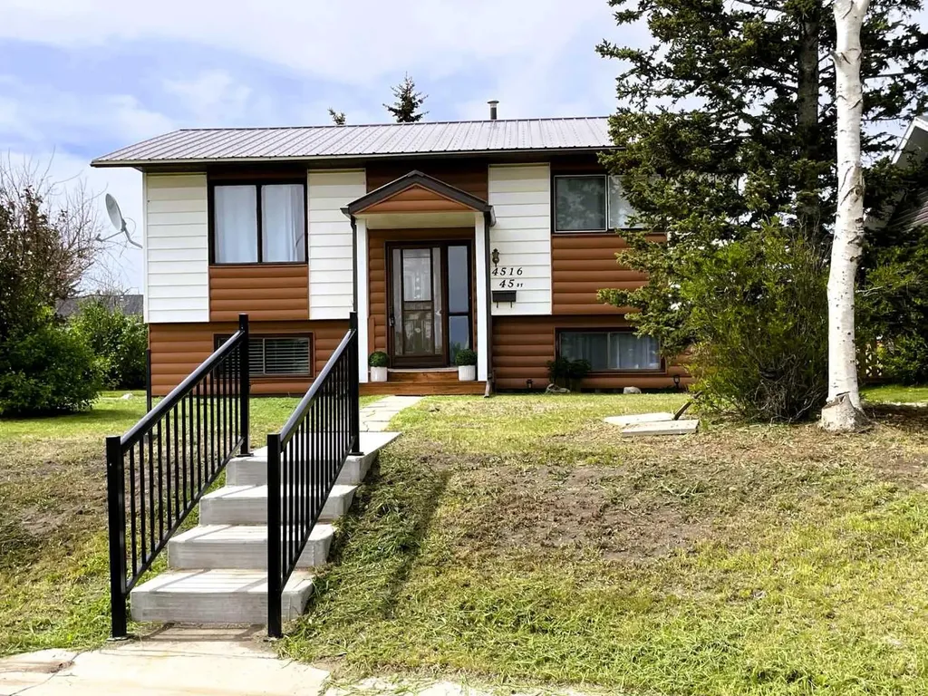 4516 45 Street Rycroft AB T0H 3A0