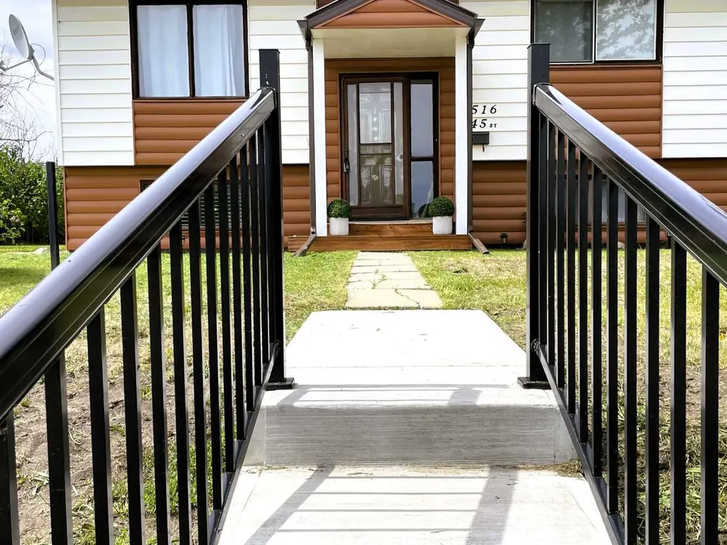 4516 45 Street Rycroft AB T0H 3A0