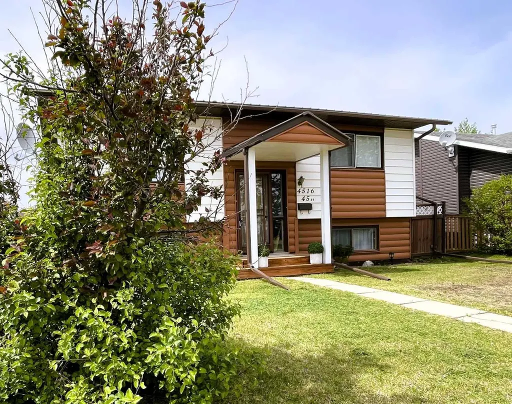 4516 45 Street Rycroft AB T0H 3A0