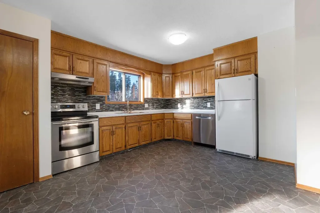 27 Tressa Street Swan Hills AB T0G 2C0