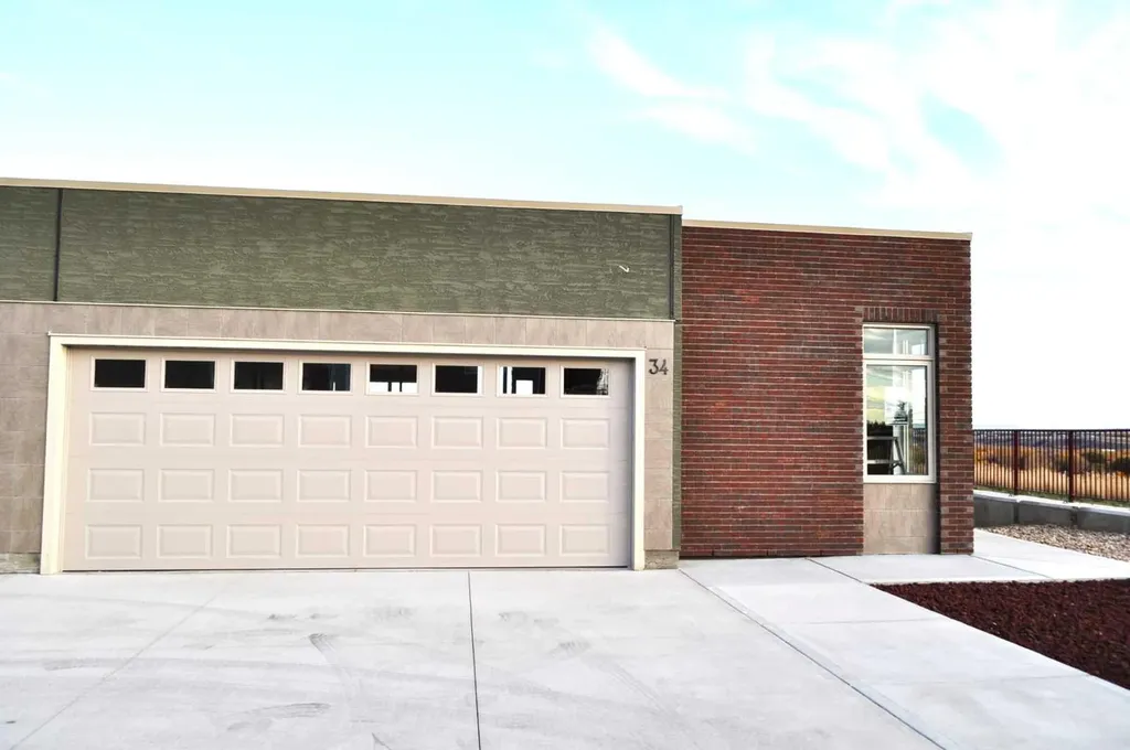 34 Palisades Way NE Medicine Hat AB T1C 2B4