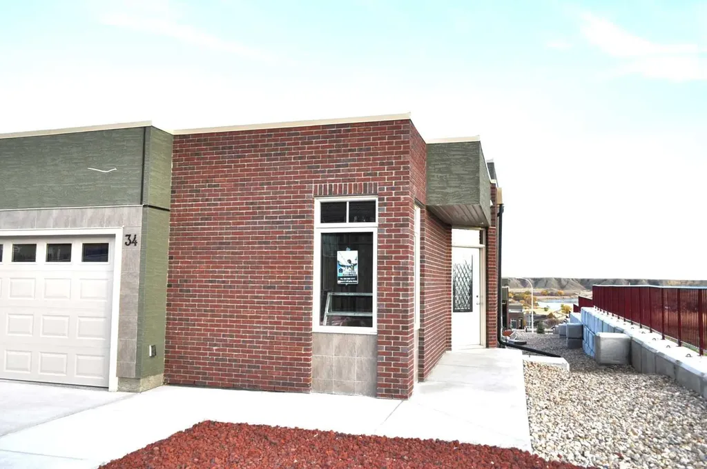34 Palisades Way NE Medicine Hat AB T1C 2B4