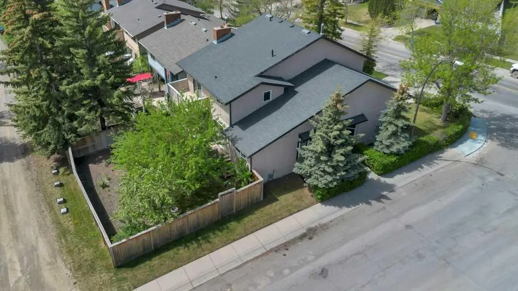 77 Edgewood Rise NW Calgary AB T3A 2T6