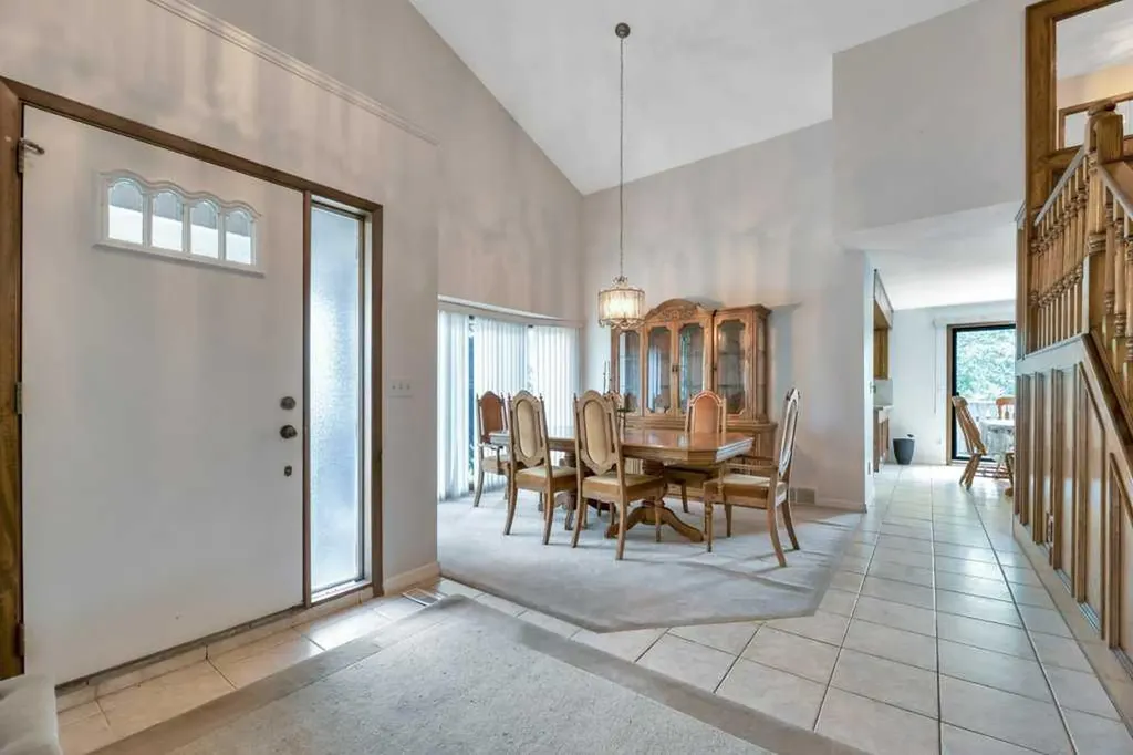 77 Edgewood Rise NW Calgary AB T3A 2T6
