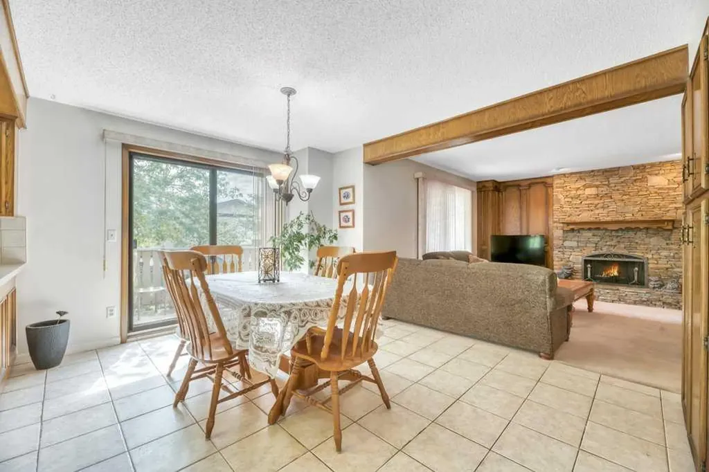 77 Edgewood Rise NW Calgary AB T3A 2T6