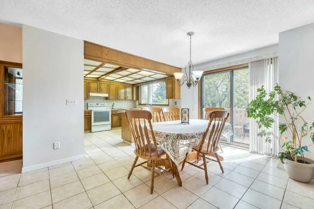 77 Edgewood Rise NW Calgary AB T3A 2T6