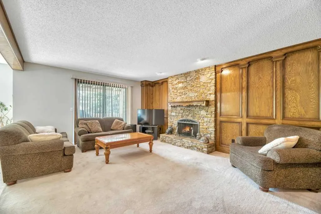 77 Edgewood Rise NW Calgary AB T3A 2T6