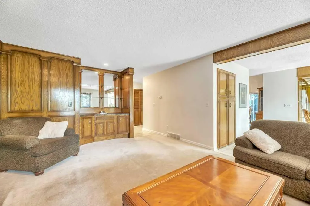 77 Edgewood Rise NW Calgary AB T3A 2T6