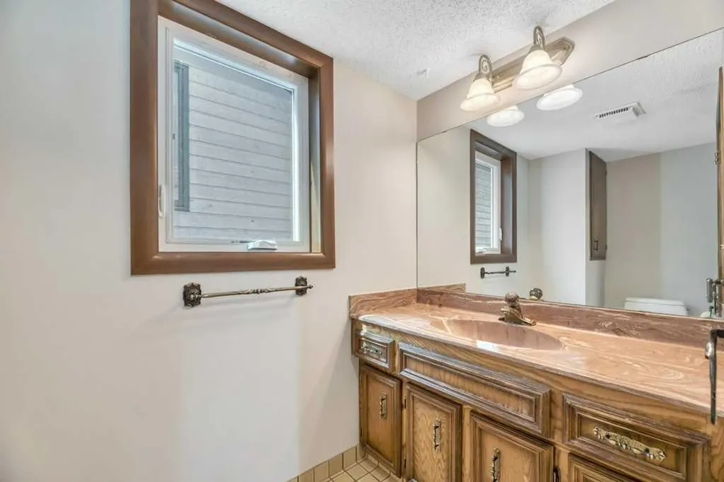 77 Edgewood Rise NW Calgary AB T3A 2T6