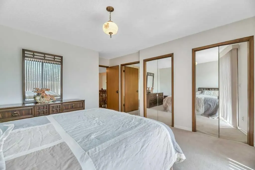 77 Edgewood Rise NW Calgary AB T3A 2T6