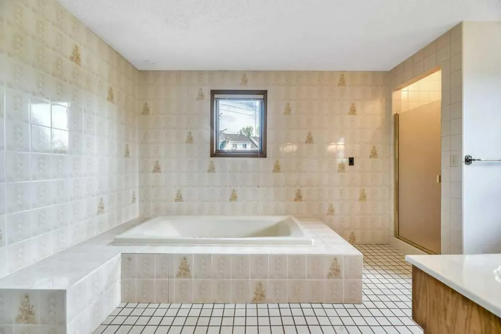 77 Edgewood Rise NW Calgary AB T3A 2T6