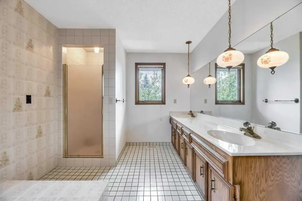 77 Edgewood Rise NW Calgary AB T3A 2T6