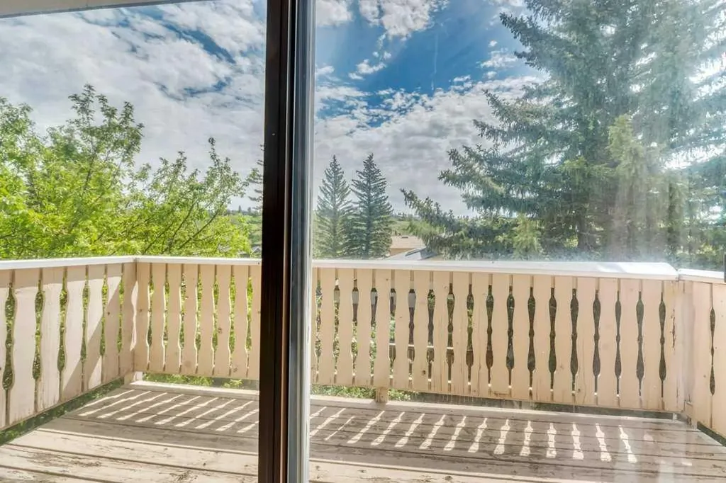 77 Edgewood Rise NW Calgary AB T3A 2T6