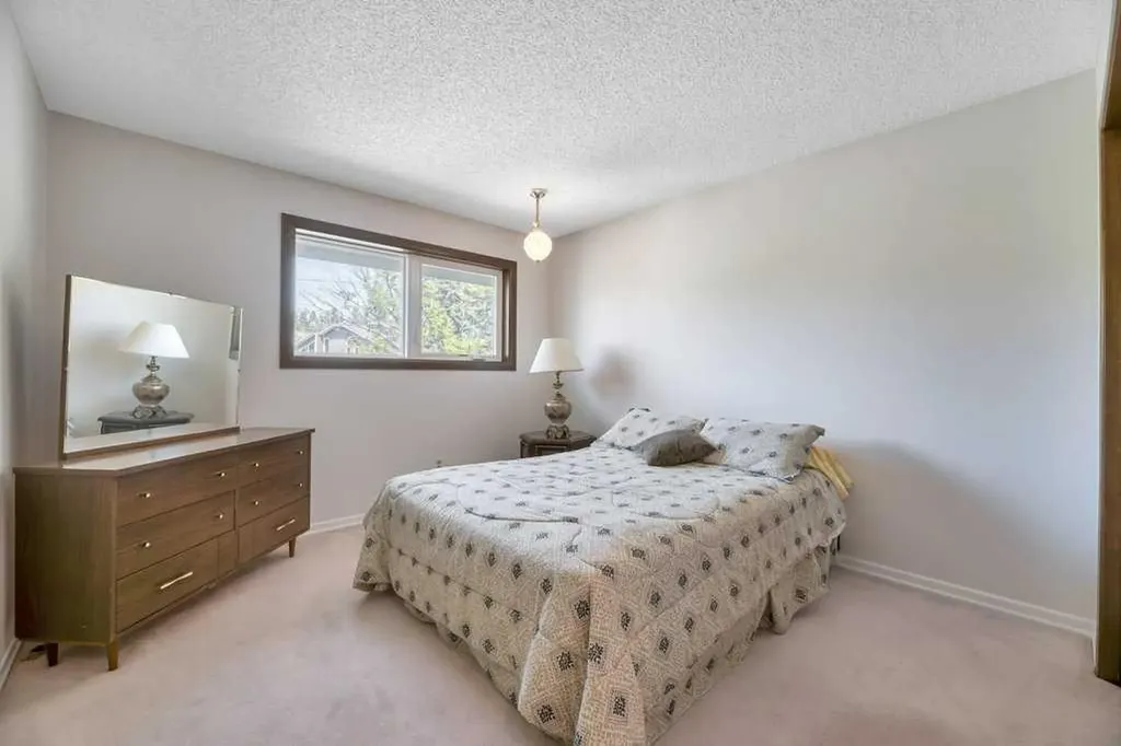 77 Edgewood Rise NW Calgary AB T3A 2T6