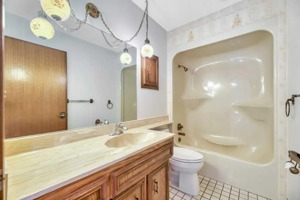 77 Edgewood Rise NW Calgary AB T3A 2T6