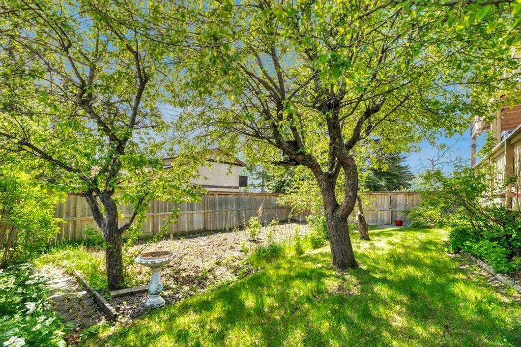 77 Edgewood Rise NW Calgary AB T3A 2T6