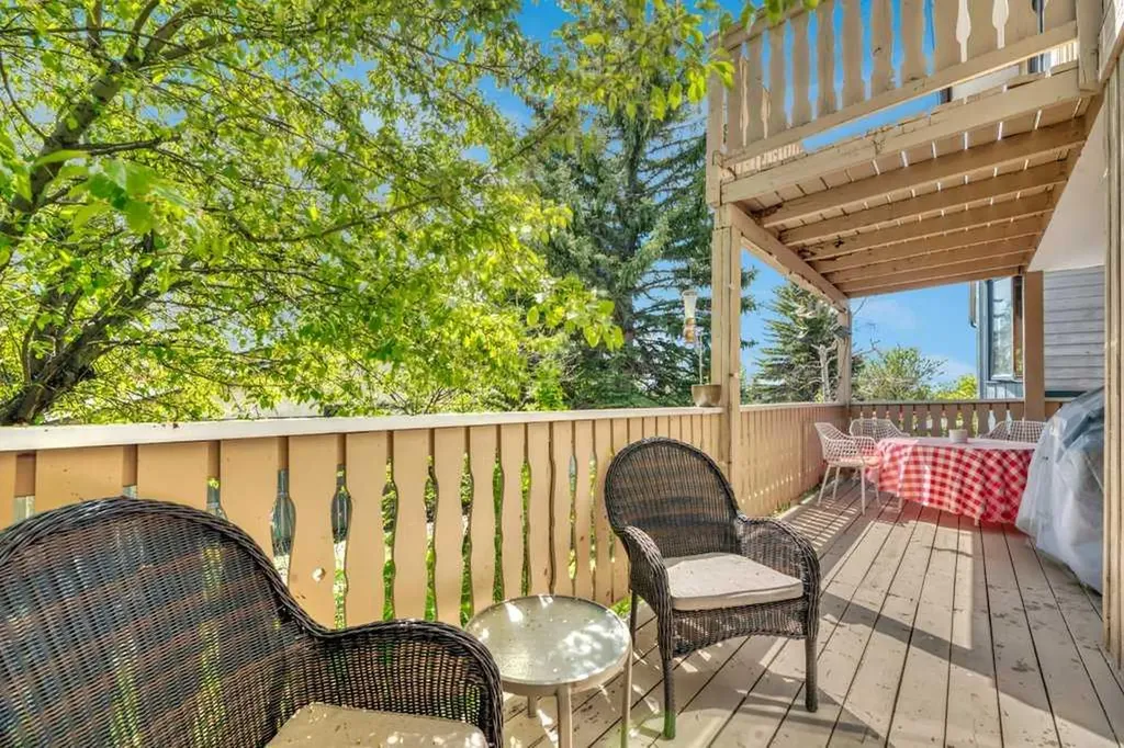 77 Edgewood Rise NW Calgary AB T3A 2T6