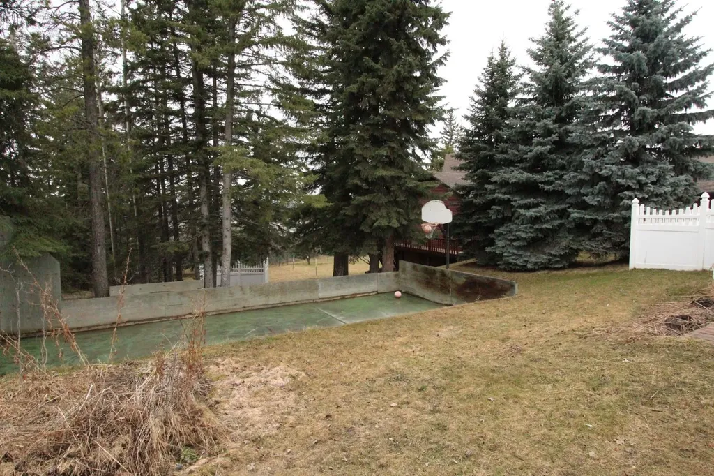 5408 60 Street Rocky Mountain House AB T4T 1K8