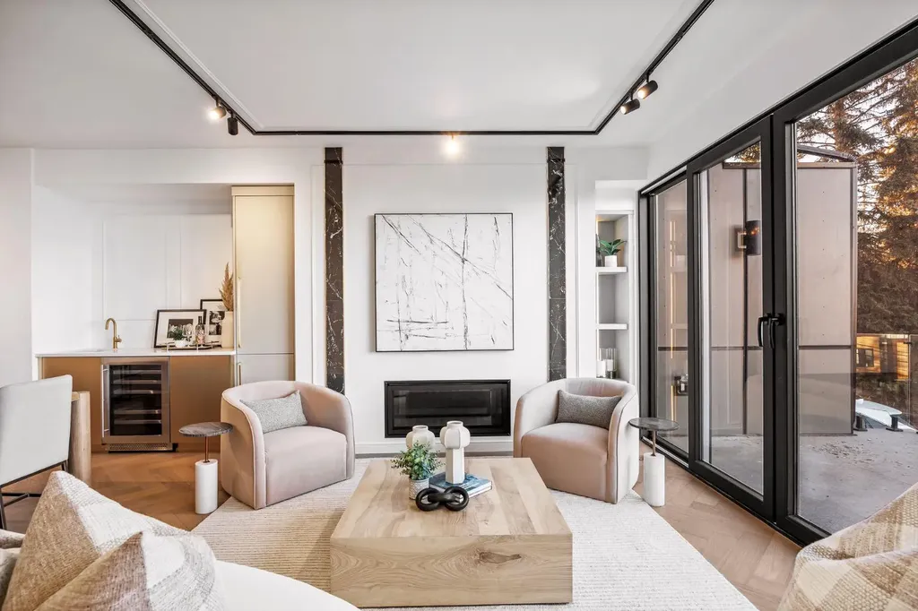 2703 Erlton Street SW Calgary AB T2S 2W4