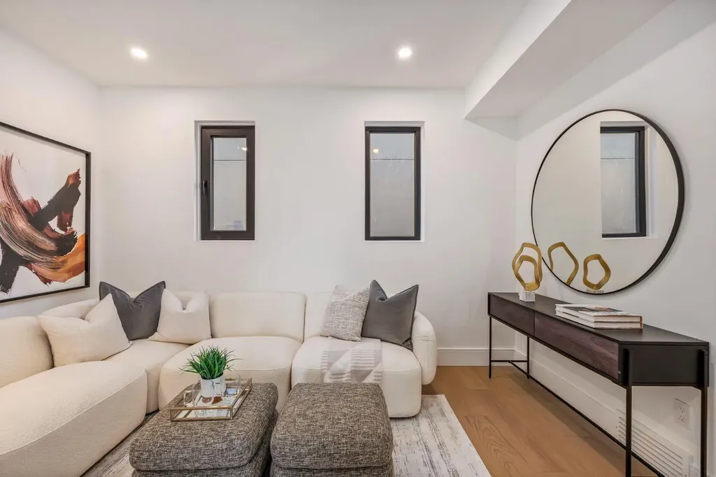 2703 Erlton Street SW Calgary AB T2S 2W4