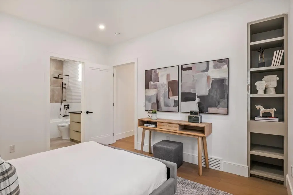 2703 Erlton Street SW Calgary AB T2S 2W4