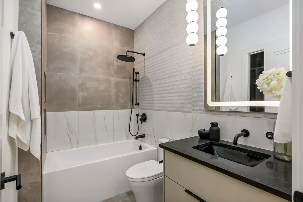 2703 Erlton Street SW Calgary AB T2S 2W4