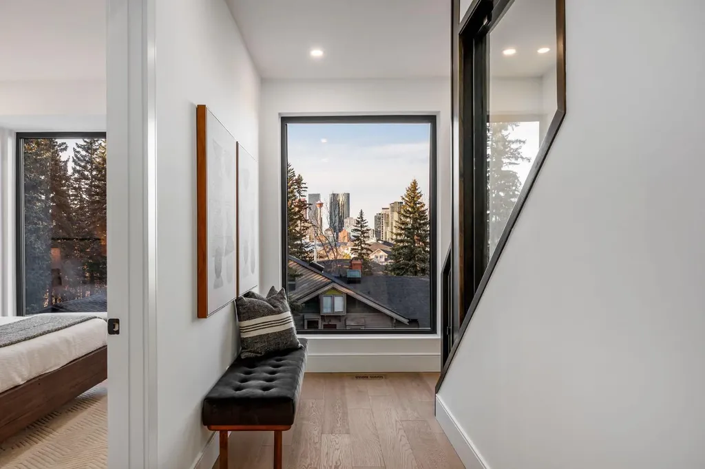 2703 Erlton Street SW Calgary AB T2S 2W4